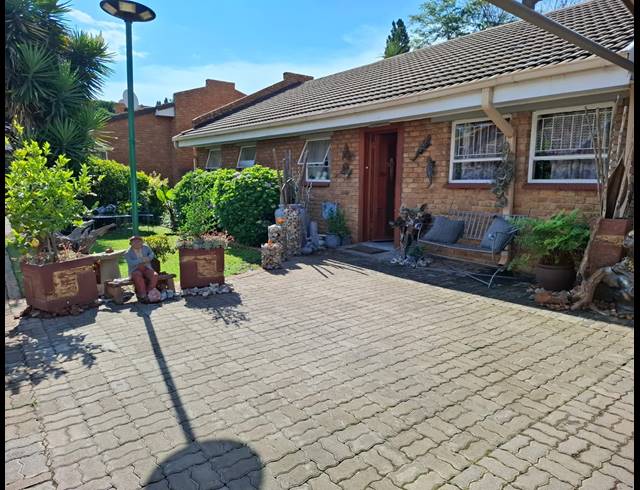 2 BEDROOM HOUSE FOR SALE IN VANDERBIJLPARK SW 5